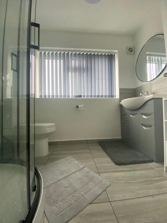 Gatwick Deluxe En-Suite Rooms 홀리 외부 사진