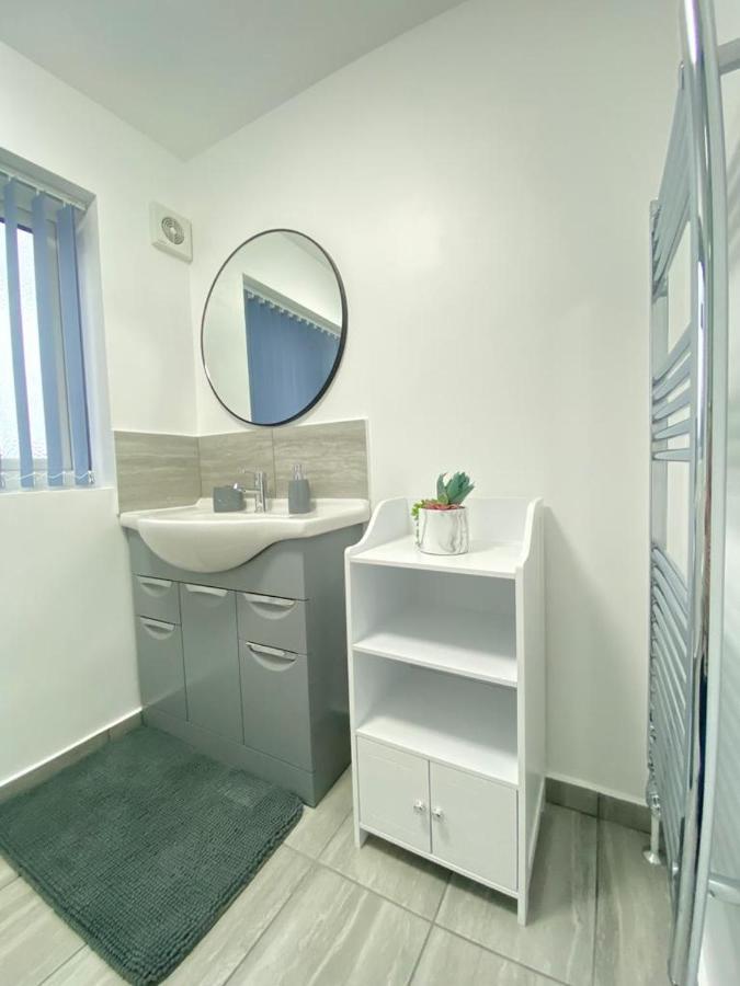 Gatwick Deluxe En-Suite Rooms 홀리 외부 사진