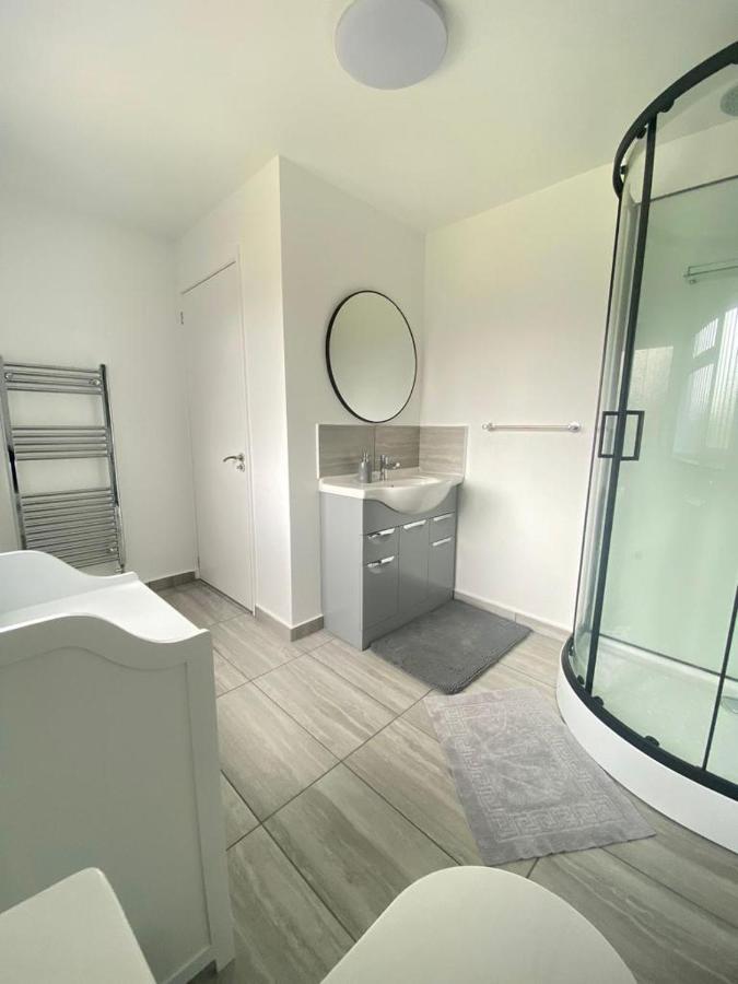 Gatwick Deluxe En-Suite Rooms 홀리 외부 사진