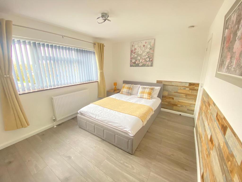 Gatwick Deluxe En-Suite Rooms 홀리 외부 사진