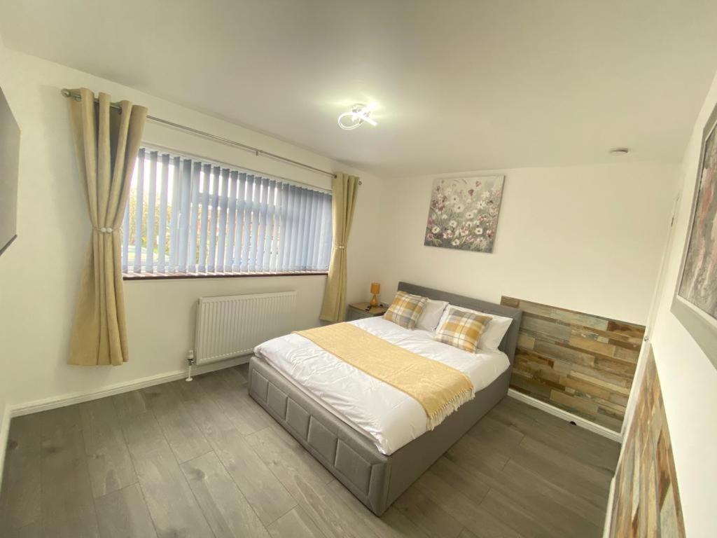 Gatwick Deluxe En-Suite Rooms 홀리 외부 사진