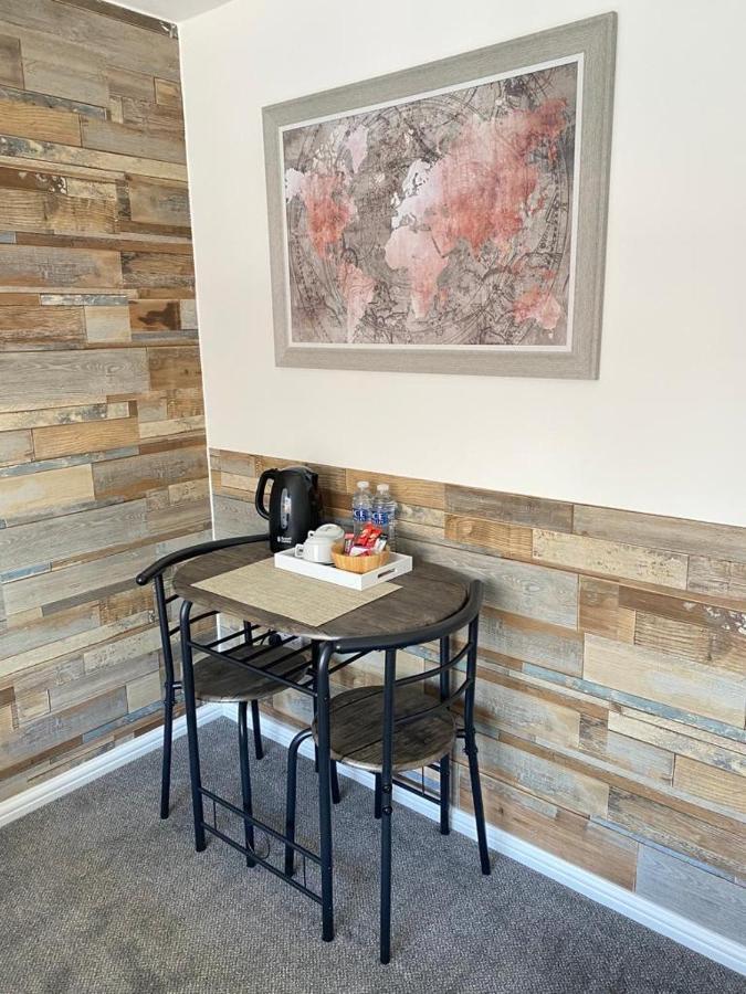 Gatwick Deluxe En-Suite Rooms 홀리 외부 사진
