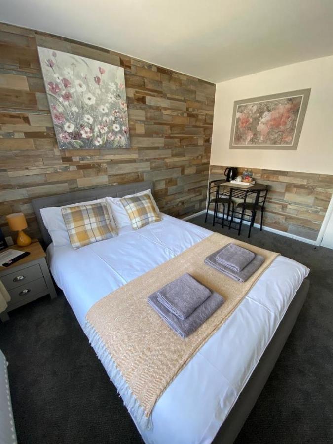 Gatwick Deluxe En-Suite Rooms 홀리 외부 사진